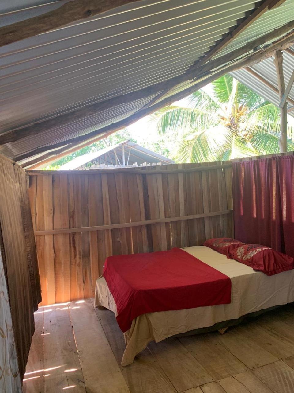 Miguel Surf Camp Hotell Quepos Exteriör bild