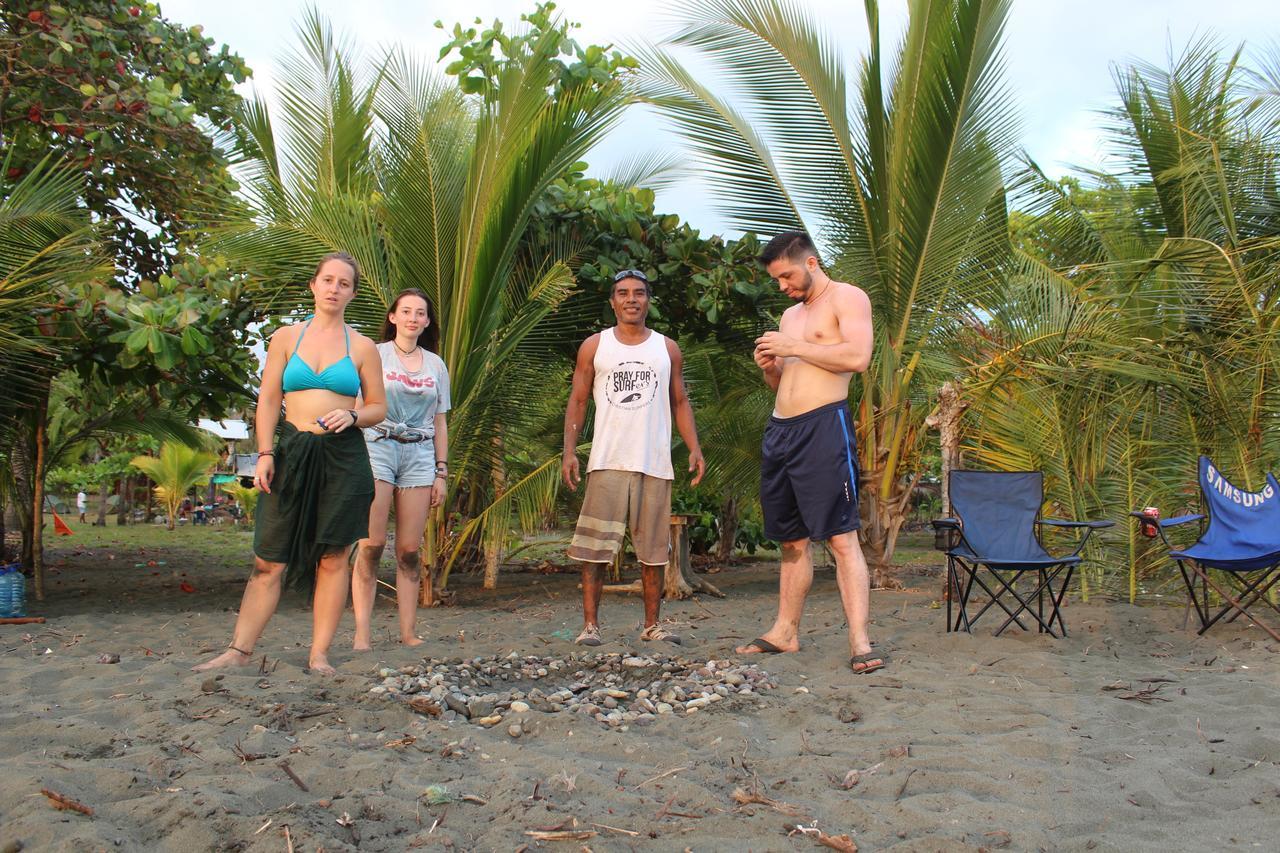 Miguel Surf Camp Hotell Quepos Exteriör bild