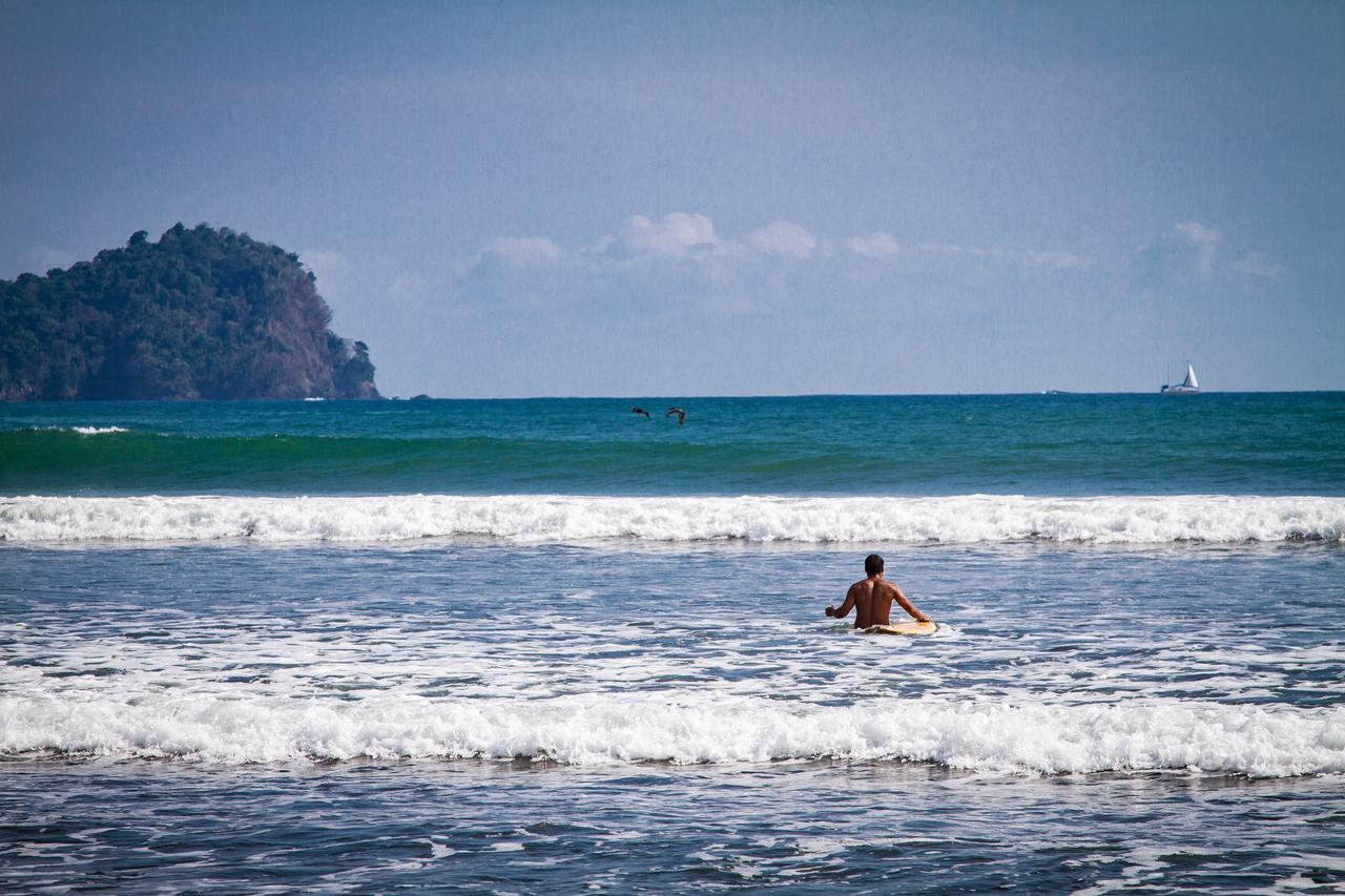Miguel Surf Camp Hotell Quepos Exteriör bild